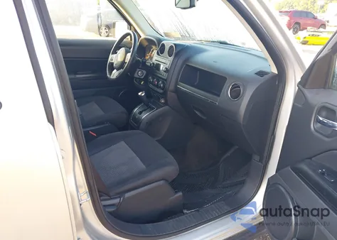 2013 Jeep Patriot Latitude z USA, uszkodzony, nr VIN 1C4NJRFB4DD248587